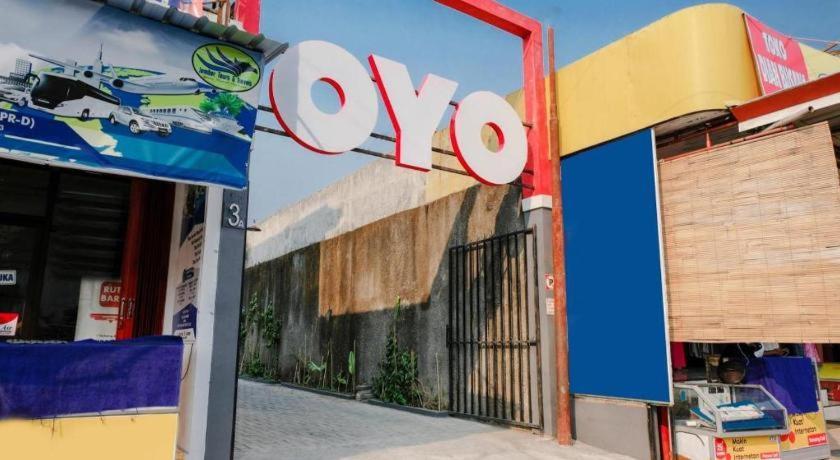 ホテル Oyo 1475 ウマー ジャワ ファミリー レジデンス Jembel エクステリア 写真