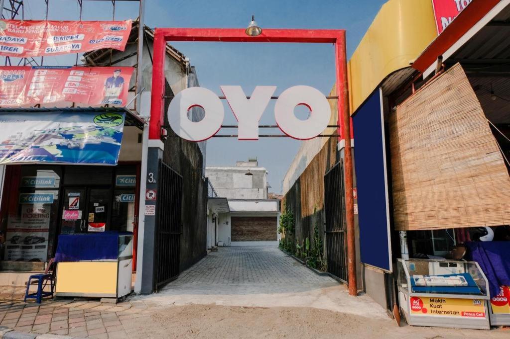 ホテル Oyo 1475 ウマー ジャワ ファミリー レジデンス Jembel エクステリア 写真